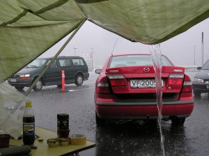 Regnet øste ned på søndagen, mens vi var tørre og fine.